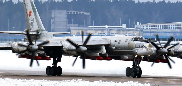 Bombardér Tu-95MSM s obávanými střelami Ch-101